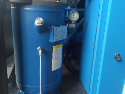 空壓機(jī)保養(yǎng)500小時(shí)首保完成！睿寂行